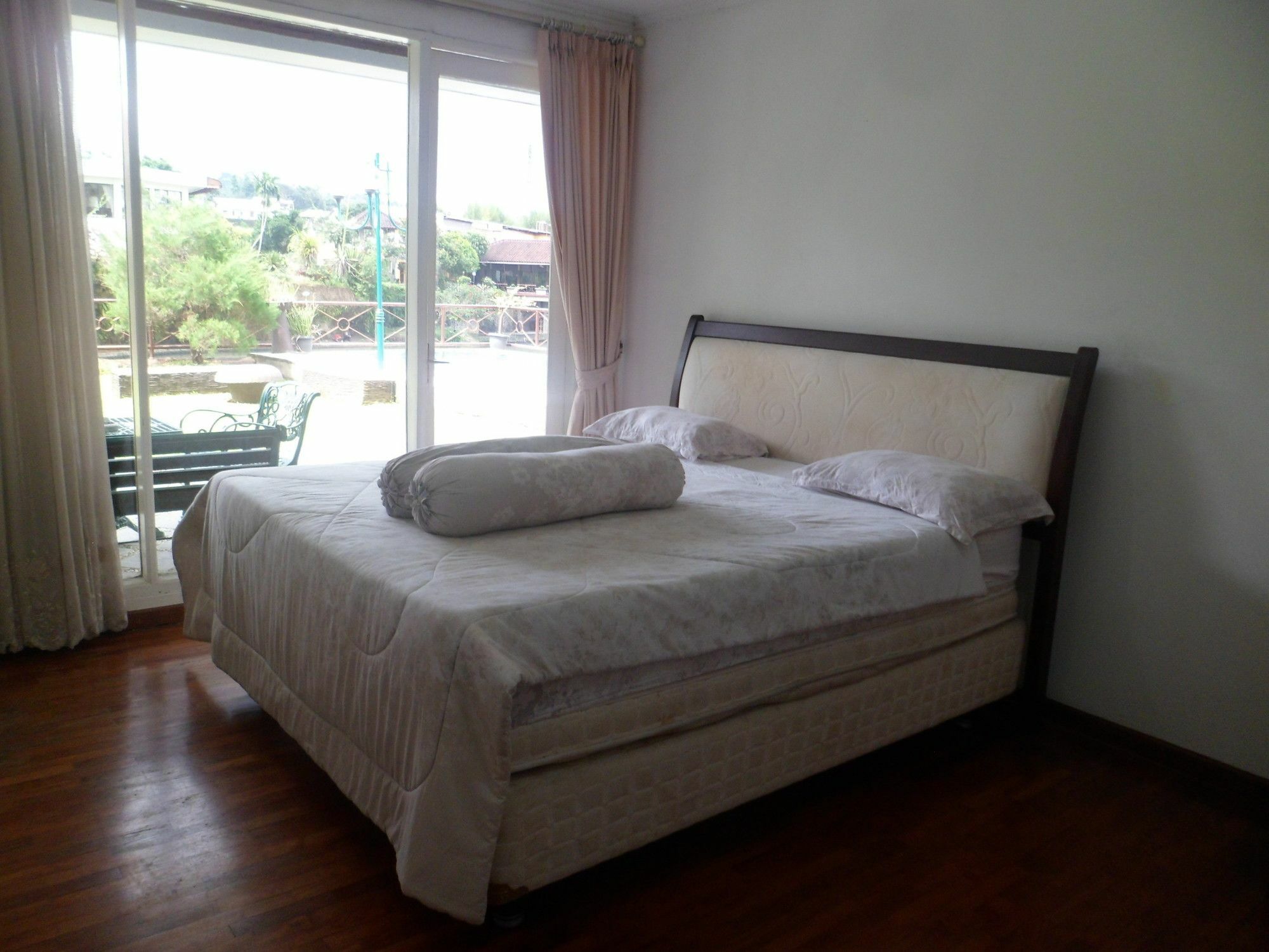 Villa Bukit Danau Cipanas  Luaran gambar