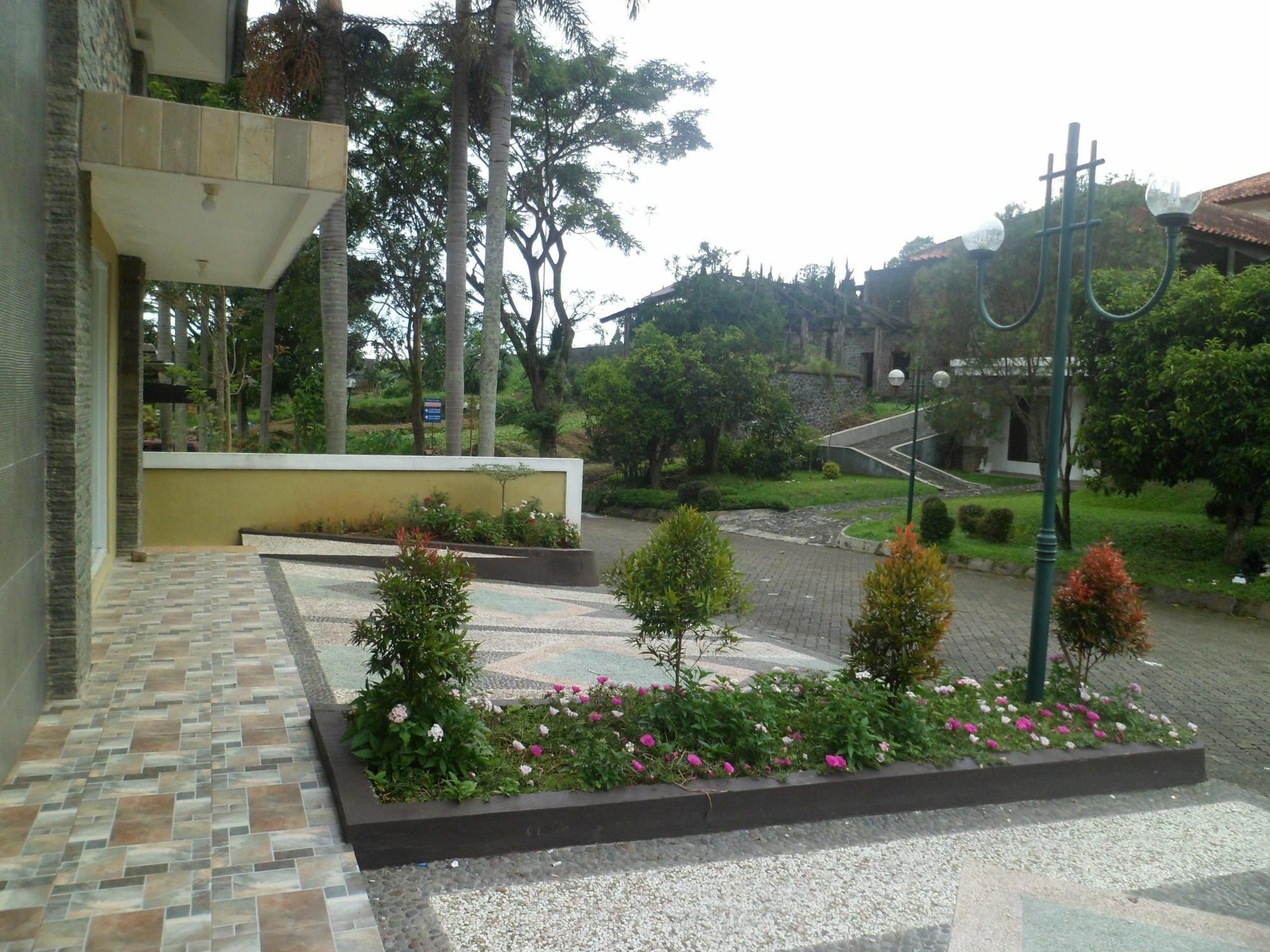 Villa Bukit Danau Cipanas  Luaran gambar