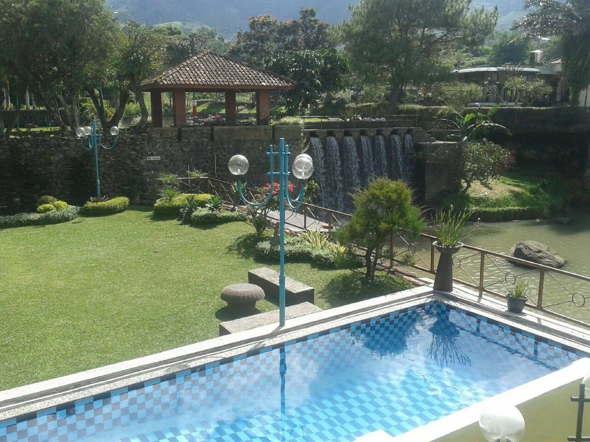 Villa Bukit Danau Cipanas  Luaran gambar