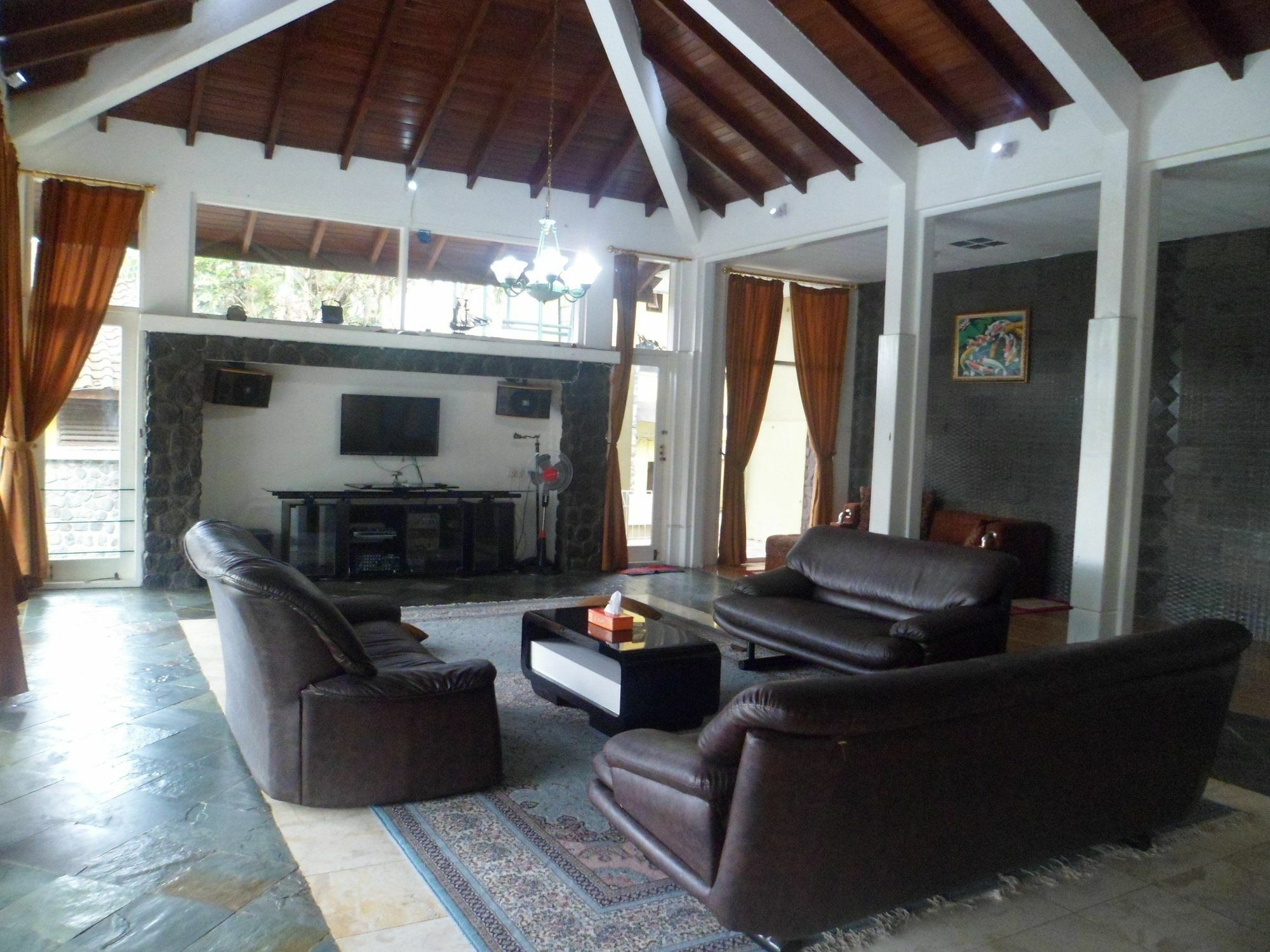 Villa Bukit Danau Cipanas  Luaran gambar