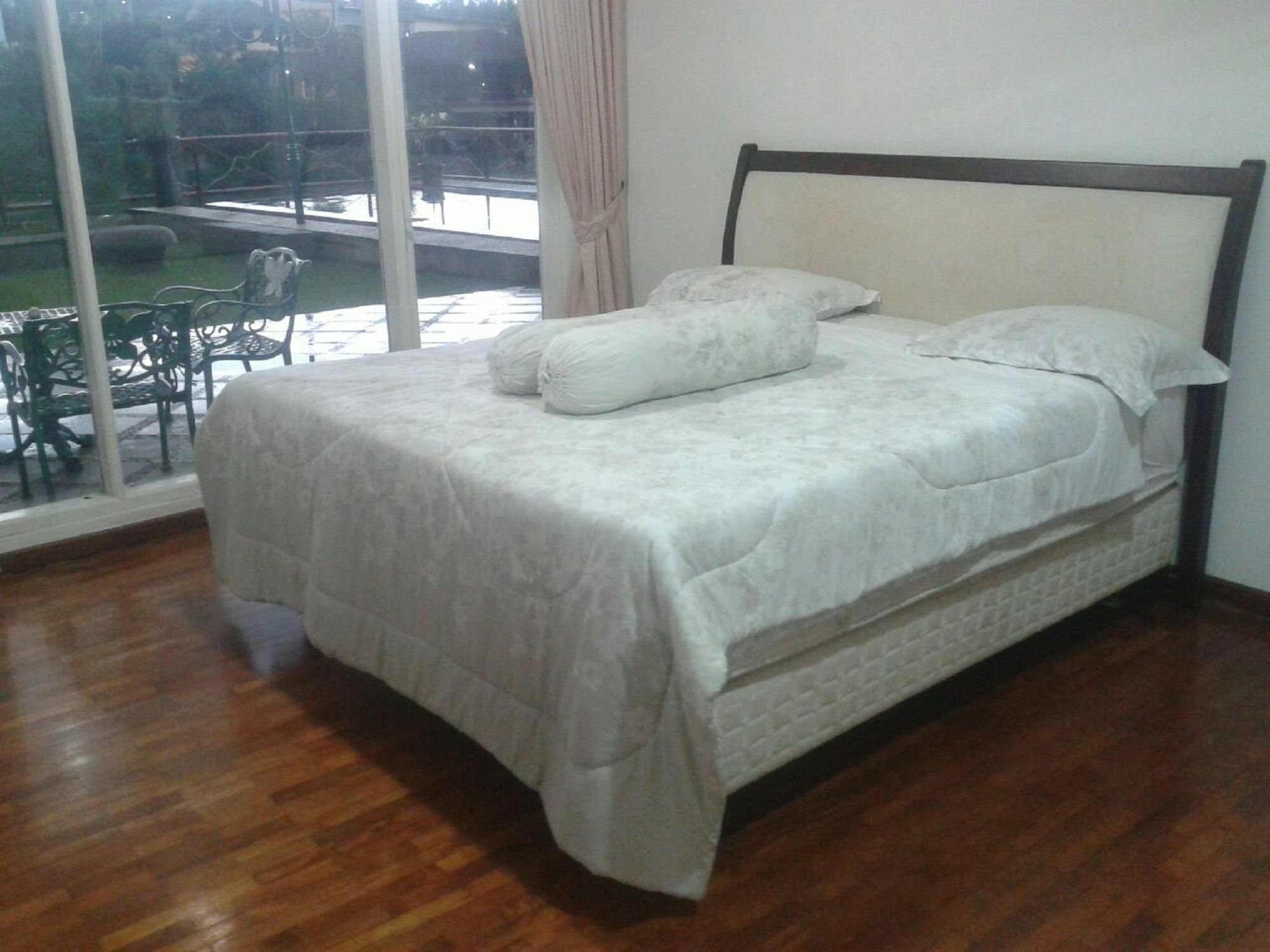 Villa Bukit Danau Cipanas  Luaran gambar