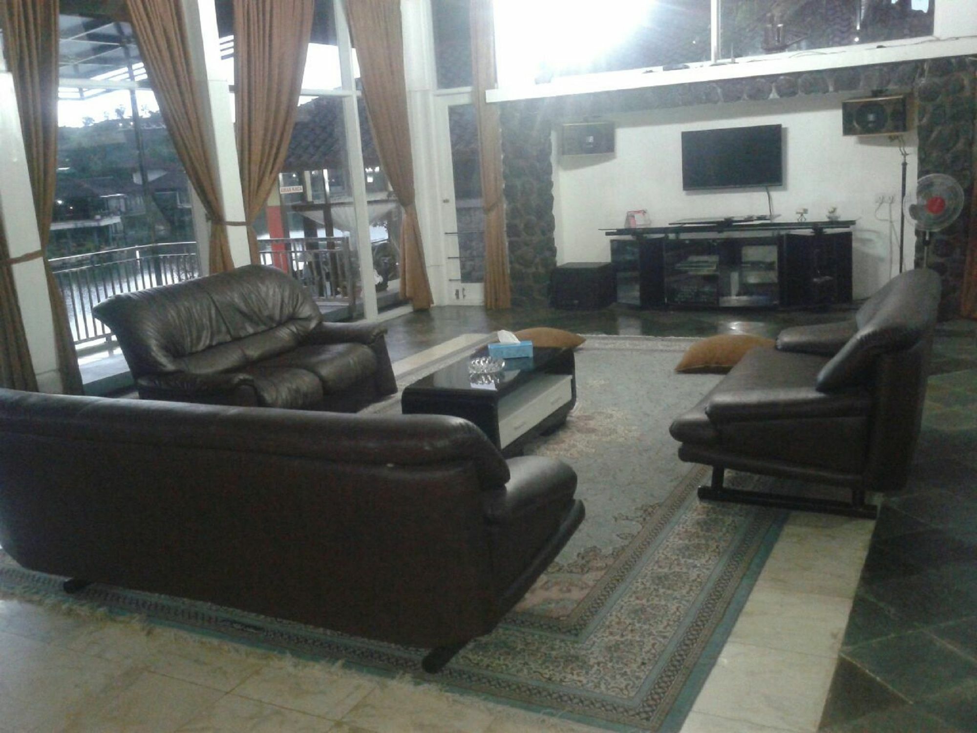 Villa Bukit Danau Cipanas  Luaran gambar