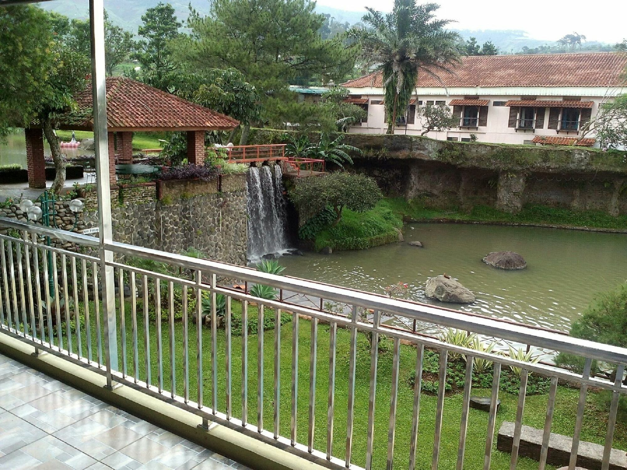 Villa Bukit Danau Cipanas  Luaran gambar